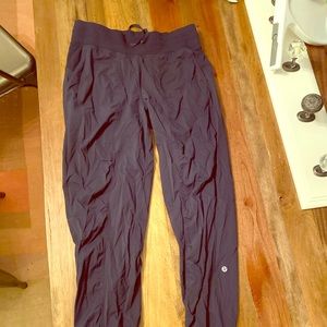 Lululemon size 8 Navy joggers